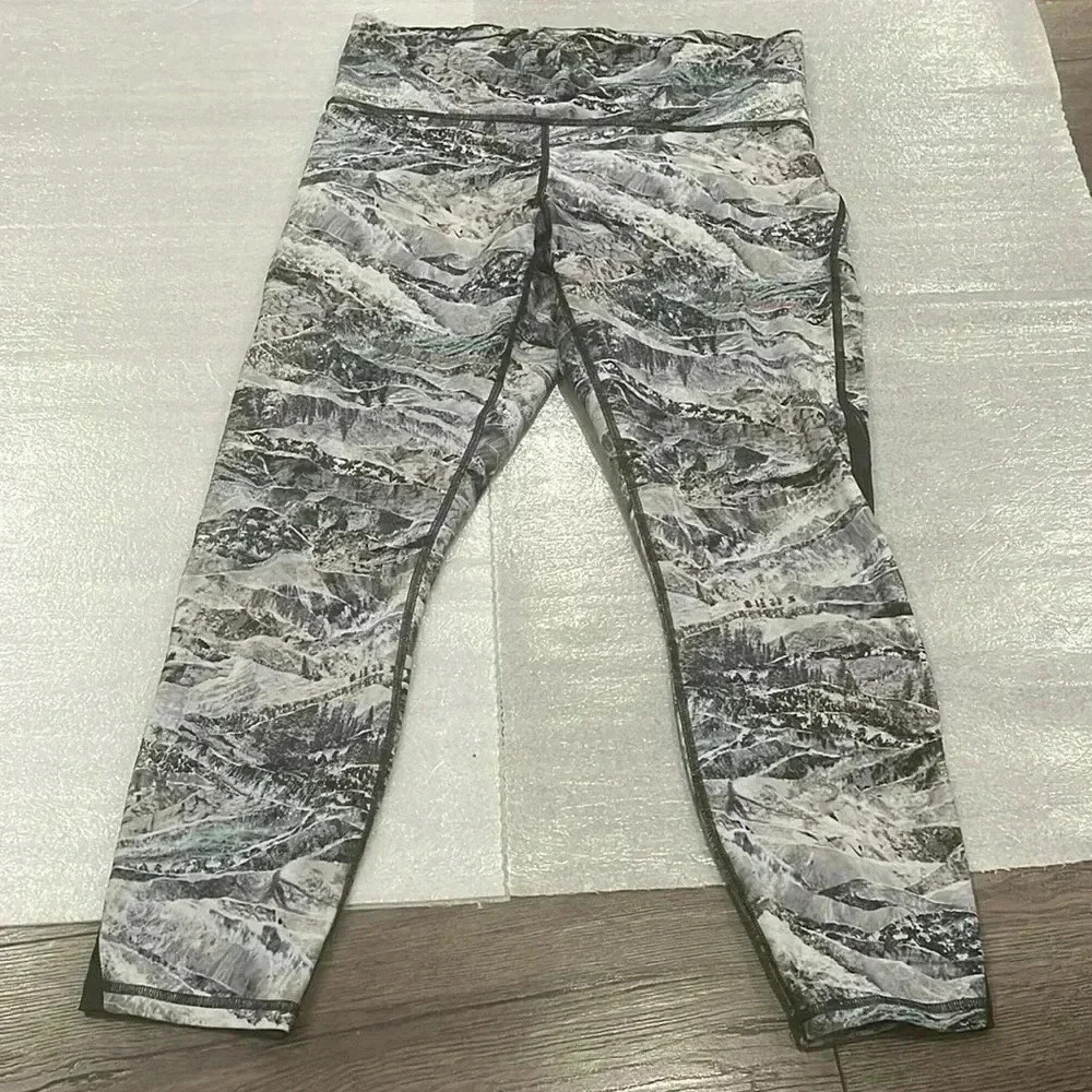 [12] Lululemon Train Times Pant 21”Springscape Multi  / Obsidian